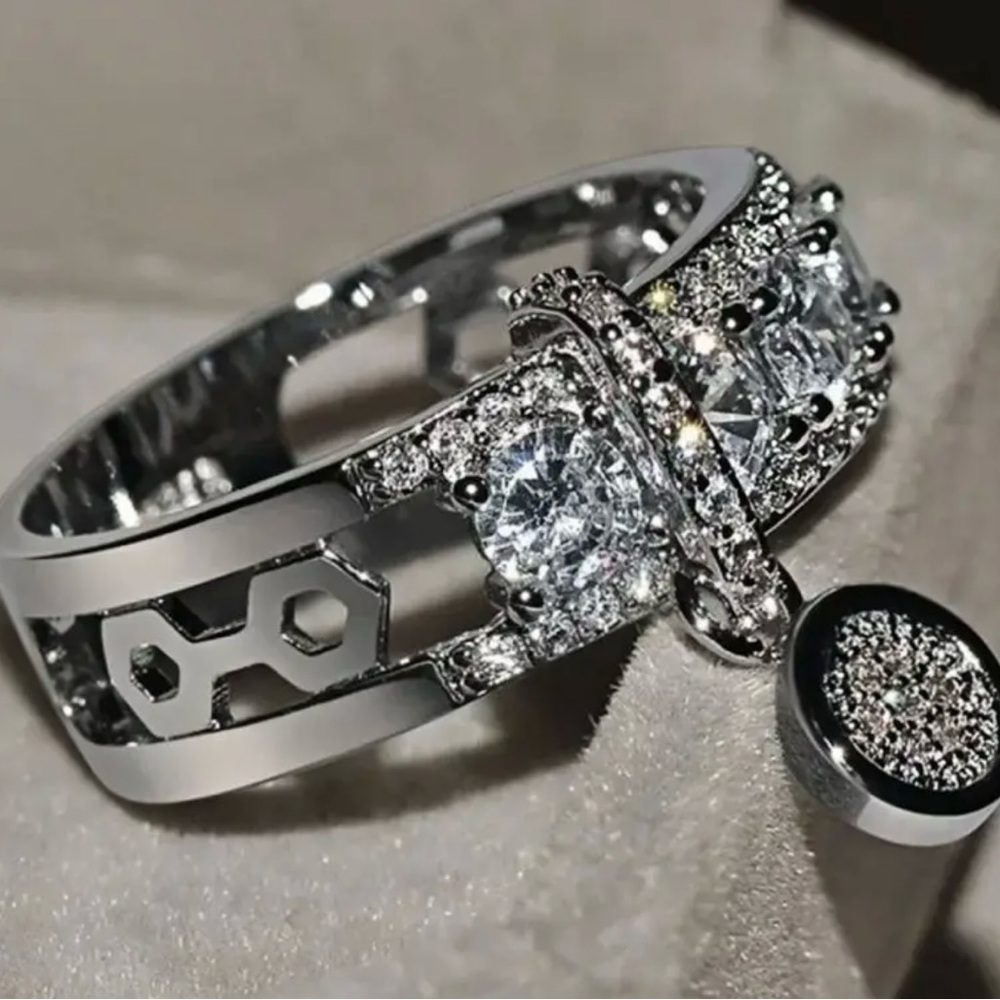 14k Silver Plated Women's Ring with Diamond Accents Size 12 - Picture 3 of 4